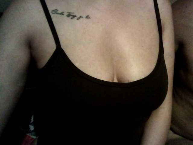 On-i-Ona live cam on BongaCams