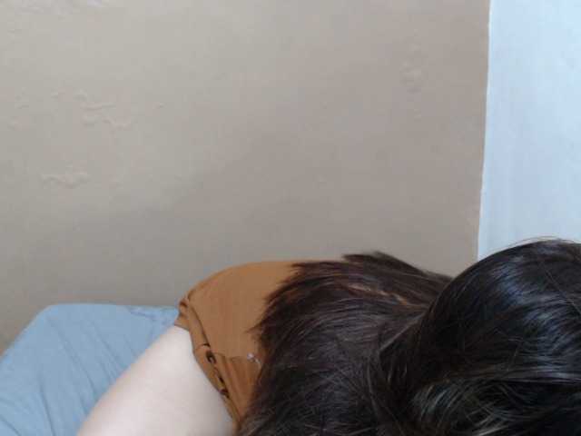 simplyhot1y live cam preview