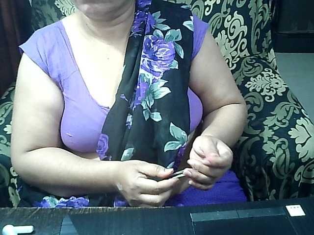 Indianbhabhimilf40 live cam on BongaCams