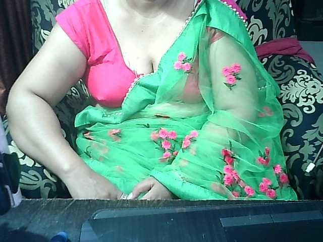 Indianbhabhimilf40 live cam on BongaCams