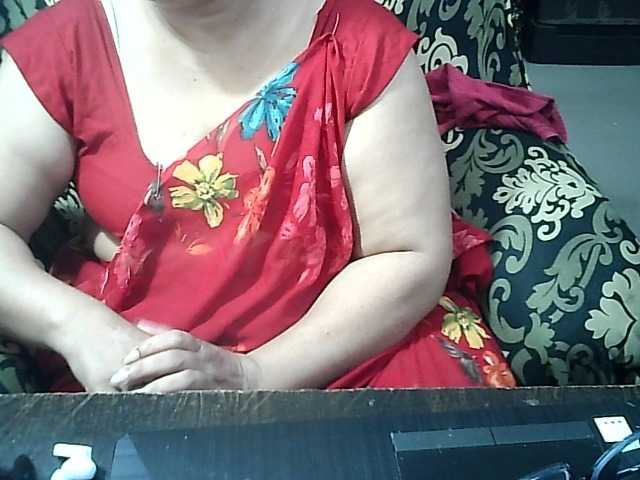Indianbhabhimilf40 live cam on BongaCams