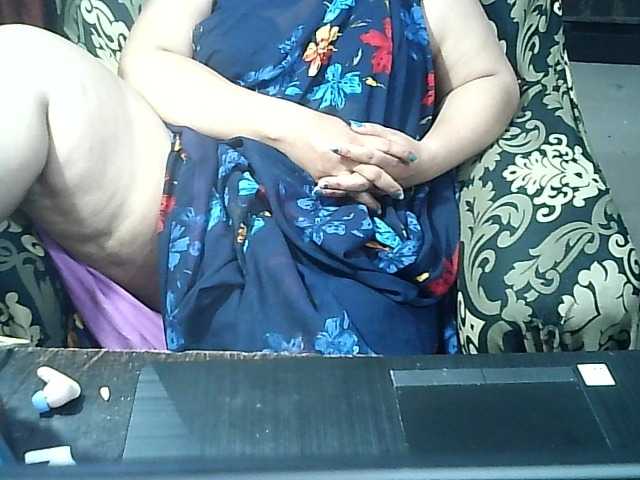 Indianbhabhimilf40 live cam on BongaCams