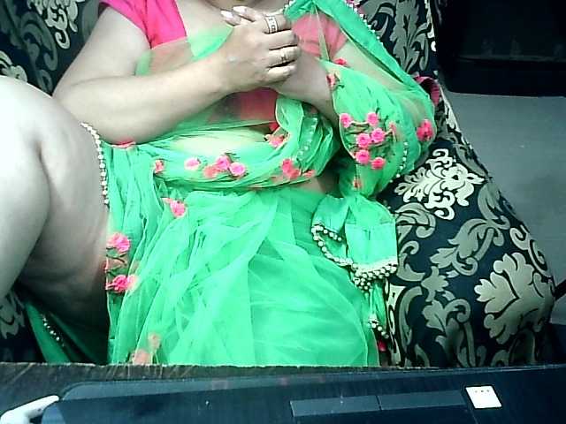 Indianbhabhimilf40 live cam on BongaCams