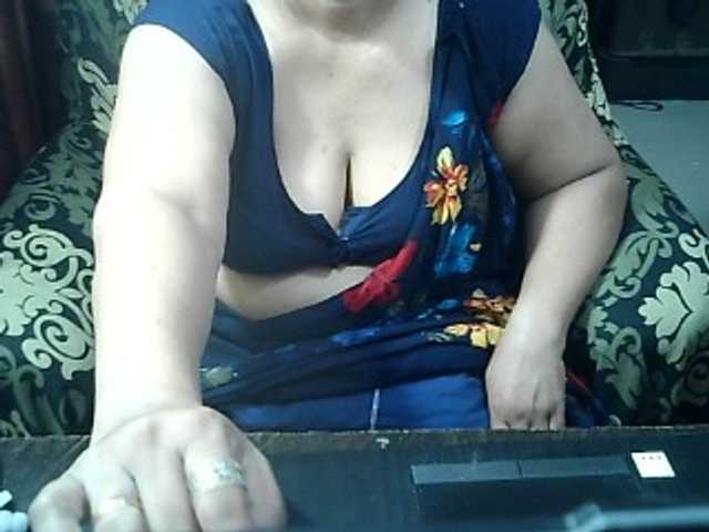 Indianbhabhimilf40 live cam on BongaCams