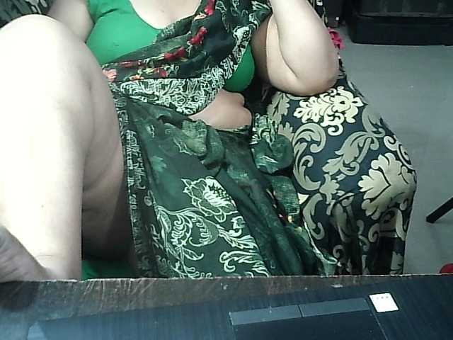 Indianbhabhimilf40 live cam on BongaCams