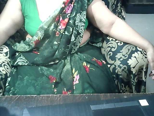 Indianbhabhimilf40 live cam