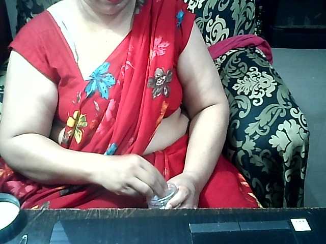 Indianbhabhimilf40 live cam on BongaCams