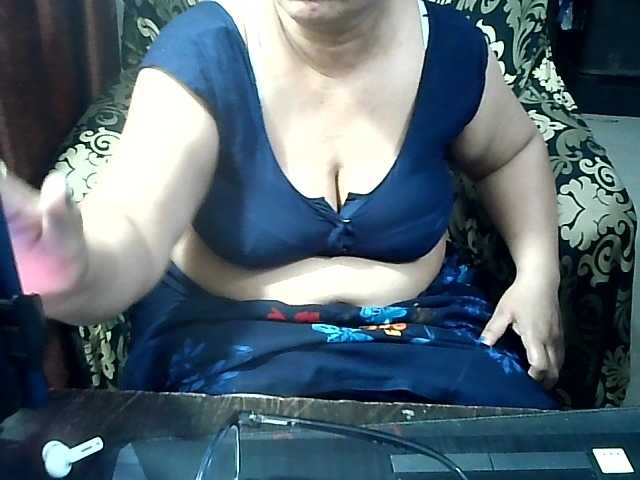 Indianbhabhimilf40 live cam on BongaCams