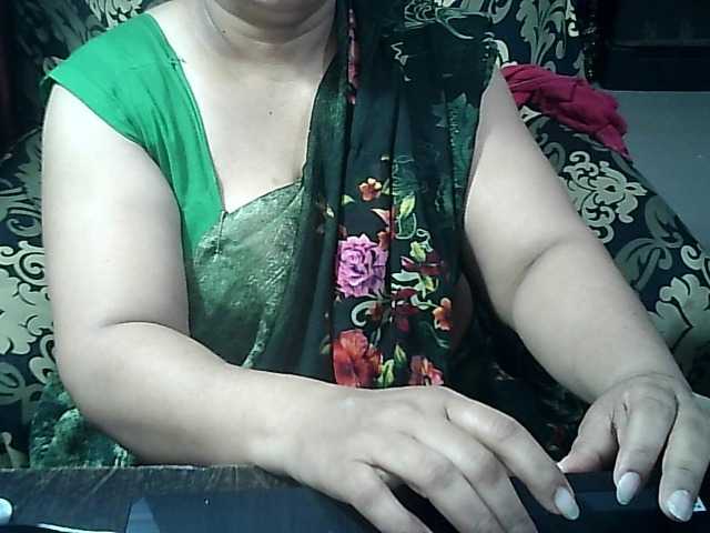 Indianbhabhimilf40 live webcam show