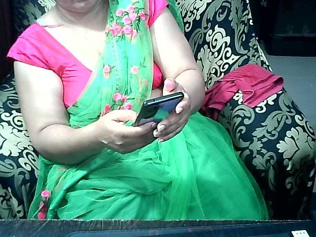 Indianbhabhimilf40 Live Cam on BongaCams