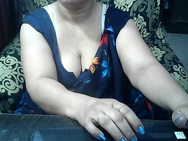 Indianbhabhimilf40 live cam on BongaCams