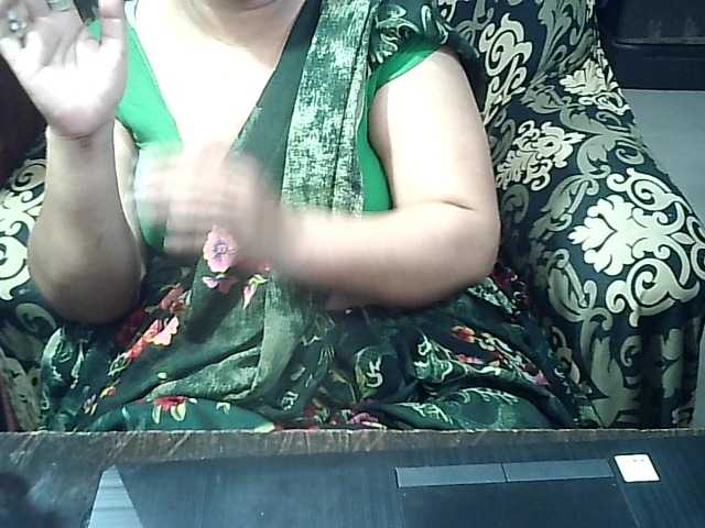 Indianbhabhimilf40's BongaCams show and profile