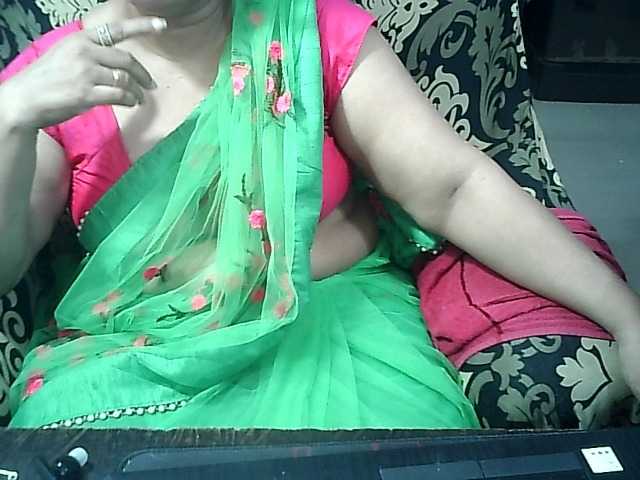 Indianbhabhimilf40 live cam on BongaCams