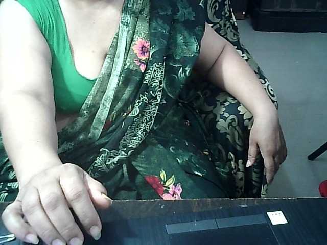 Indianbhabhimilf40 live webcam show