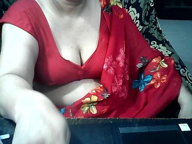 Indianbhabhimilf40 live cam on BongaCams