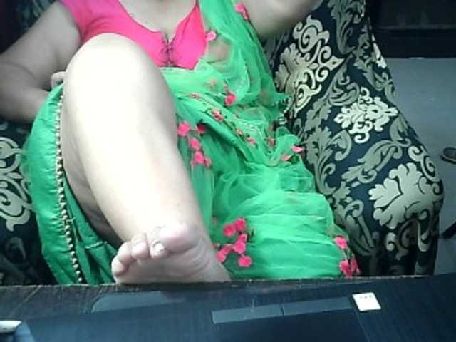 Indianbhabhimilf40 live cam on BongaCams