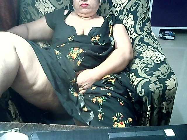 Indianbhabhimilf40 live cam on BongaCams