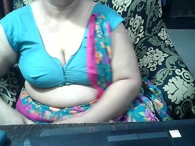 Indianbhabhimilf40 live cam on BongaCams