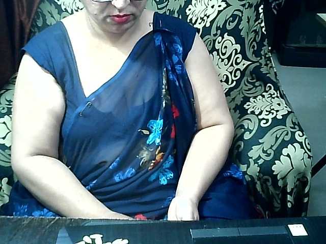 Indianbhabhimilf40 live cam on BongaCams