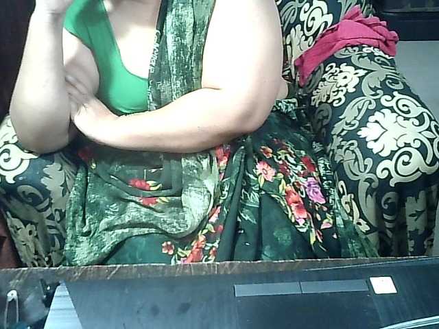 Indianbhabhimilf40's BongaCams show and profile