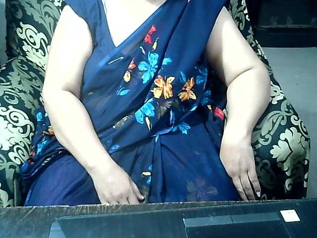 Indianbhabhimilf40 live cam on BongaCams