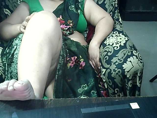 Indianbhabhimilf40 live webcam show