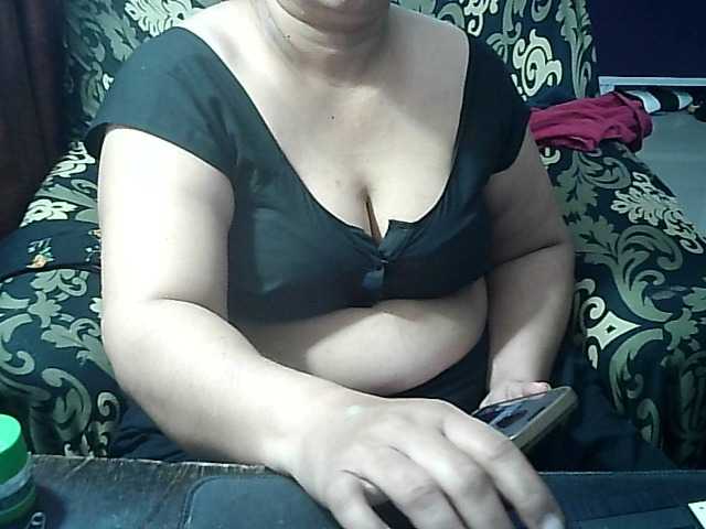 Indianbhabhimilf40 live cam on BongaCams