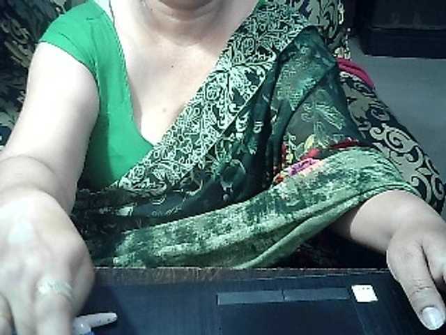 Indianbhabhimilf40's BongaCams show and profile