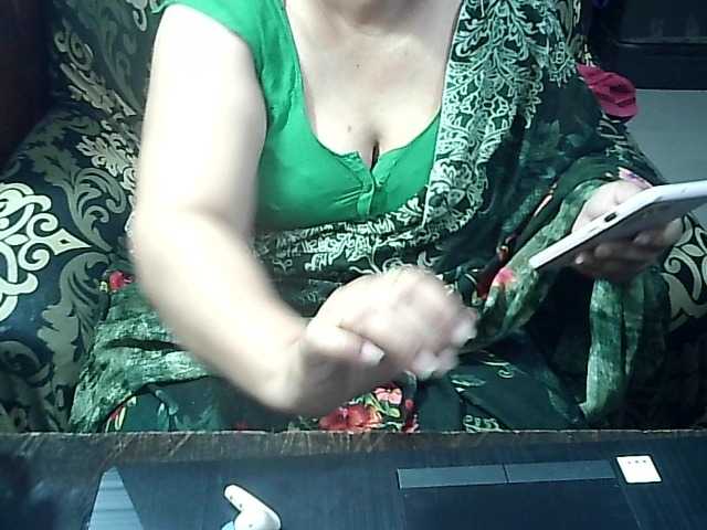 Indianbhabhimilf40's BongaCams show and profile