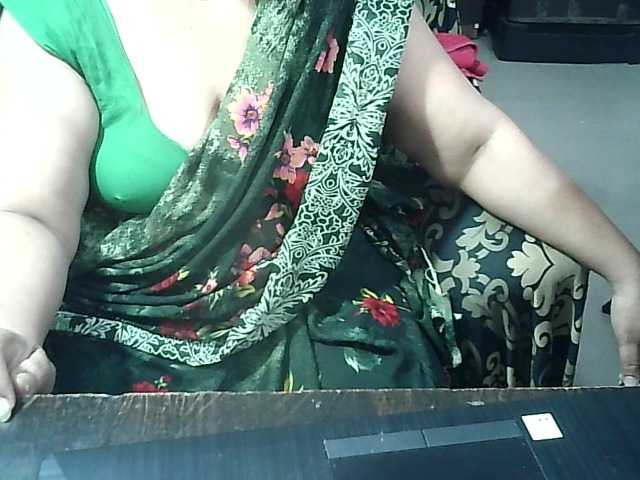 Indianbhabhimilf40 live webcam show