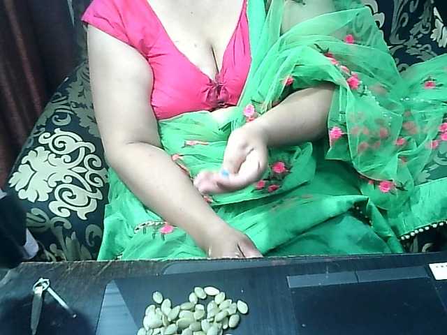 Indianbhabhimilf40 live cam on BongaCams