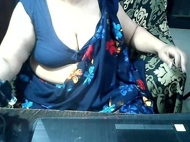 Indianbhabhimilf40 live cam on BongaCams