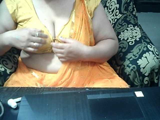 Indianbhabhimilf40 live cam on BongaCams