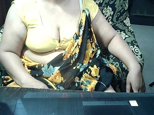 Indianbhabhimilf40 live cam on BongaCams