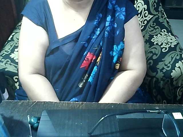 Indianbhabhimilf40 live cam on BongaCams
