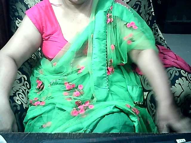 Indianbhabhimilf40 live cam on BongaCams