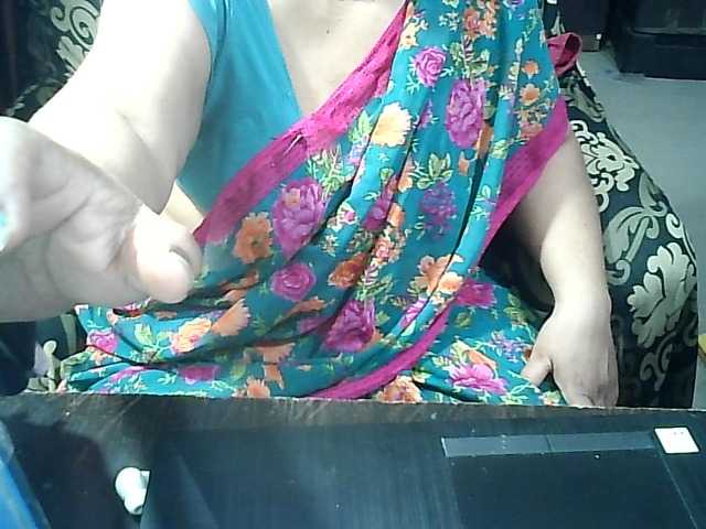 Indianbhabhimilf40 live cam on BongaCams