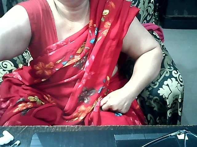 Indianbhabhimilf40 live cam on BongaCams