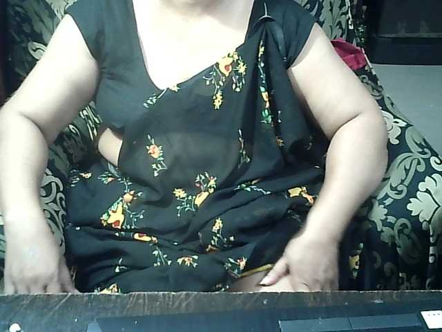 Indianbhabhimilf40 live cam on BongaCams