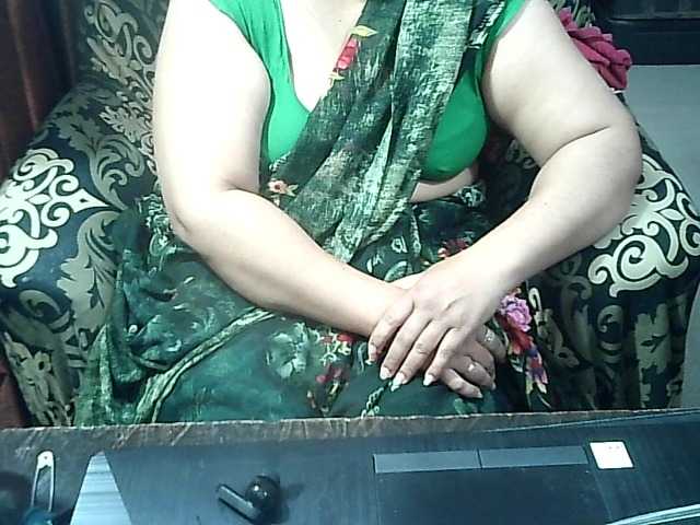Indianbhabhimilf40's BongaCams show and profile