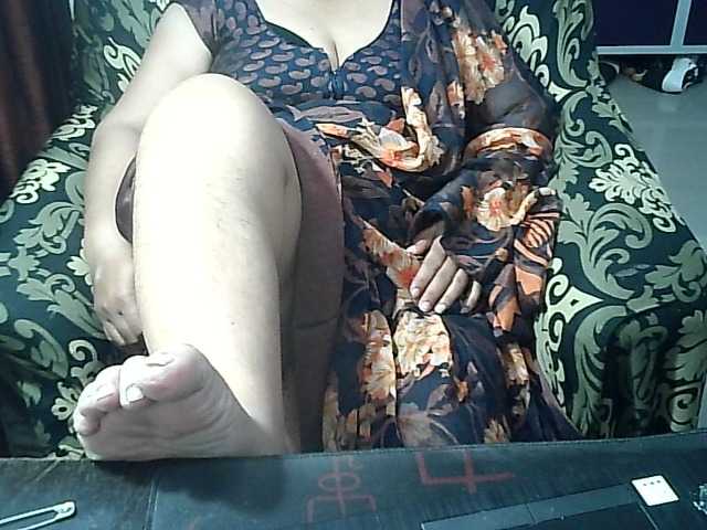 Indianbhabhimilf40 live cam on BongaCams