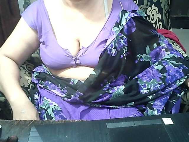 Indianbhabhimilf40 live cam on BongaCams