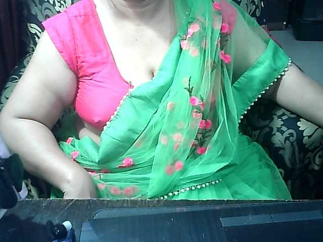 Indianbhabhimilf40 live cam on BongaCams