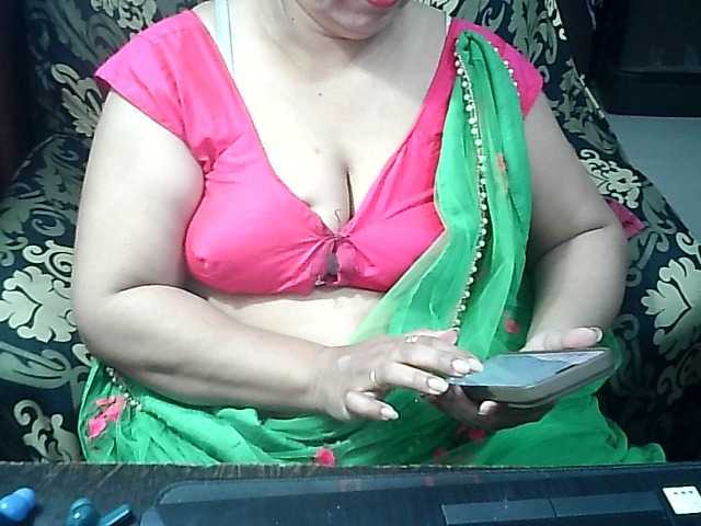 Indianbhabhimilf40 live cam on BongaCams