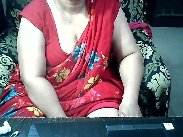 Indianbhabhimilf40 live cam on BongaCams