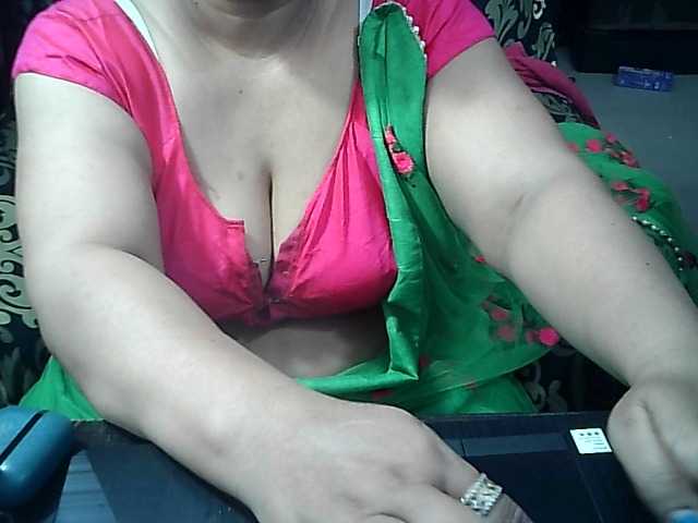 Indianbhabhimilf40 live cam on BongaCams