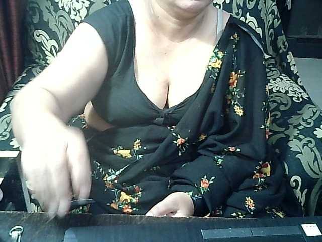 Indianbhabhimilf40 live cam on BongaCams