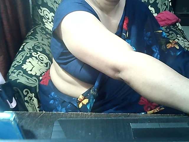 Indianbhabhimilf40 live cam on BongaCams