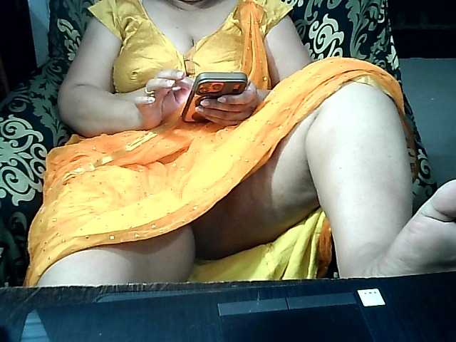 Indianbhabhimilf40 live cam on BongaCams