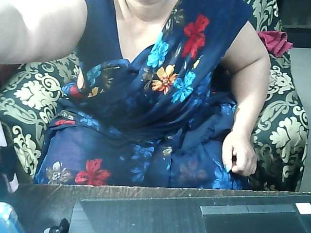 Indianbhabhimilf40 live cam on BongaCams
